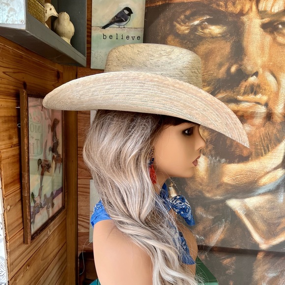 Cattleman Fine White Palm Hat - Picture 7 of 12